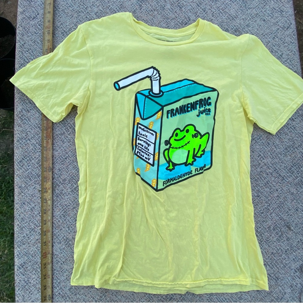 Graphic T Hot Topic Funny Shirt Tshirt Yellow Neon Frankenstein Frog size Medium